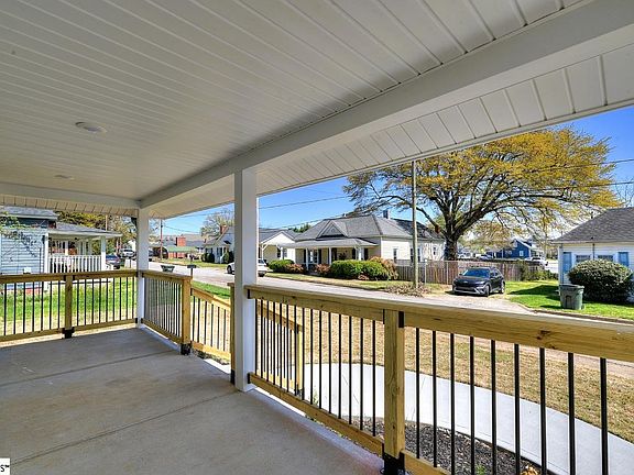 5th image of 104 Albert St