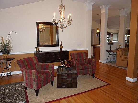 3rd image of 286 Forest Edge Dr
