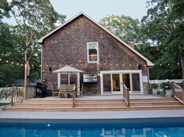 https://photos.zillowstatic.com/fp/53fbeb6ad5040c3b4dda90893548a1ec-p_e.webp