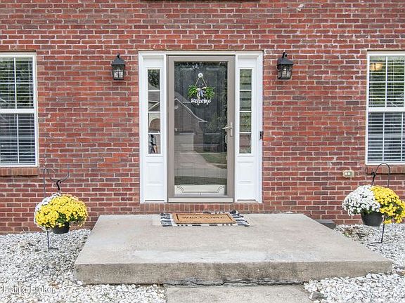 2nd image of 3909 Stonyrun Dr