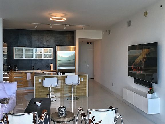 3rd image of 2020 N Bayshore Dr APT 608