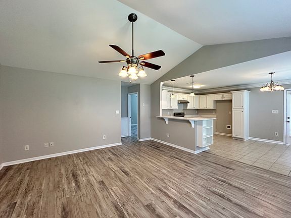 3rd image of 860 Raindrops Rd