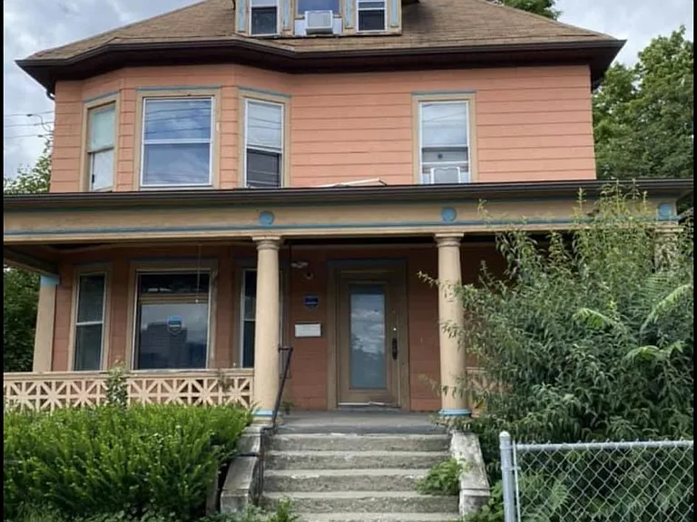 121 Oak St — Photo 15