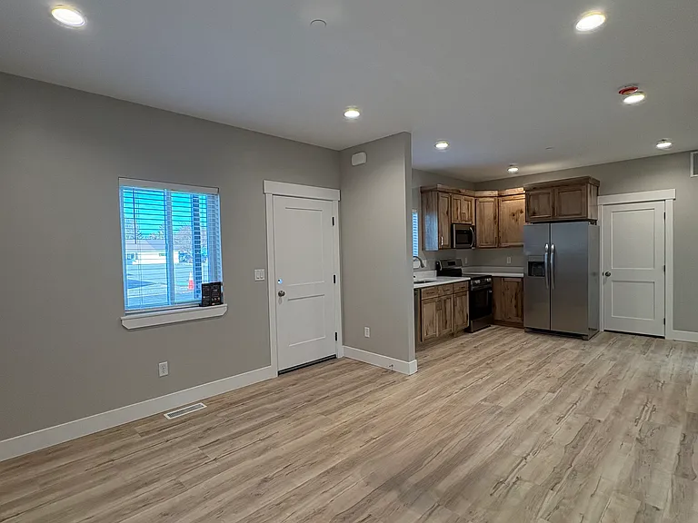 338 E Main St #4 — Photo 10