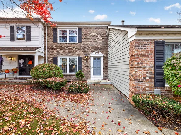16 New Wickham Dr, Penfield, NY 14526