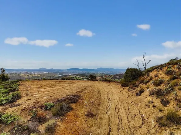 15370 Lazy Creek Rd, El Cajon, CA 92021