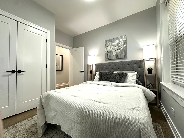 5452 N Paulina St #1R — Photo 10