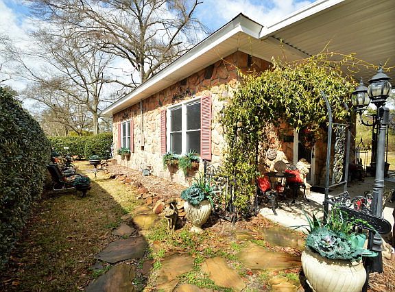 3rd image of 1402 Observatory Ave