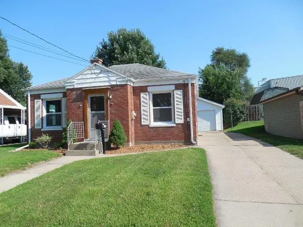 1320 W 6th St, Dixon, IL 61021