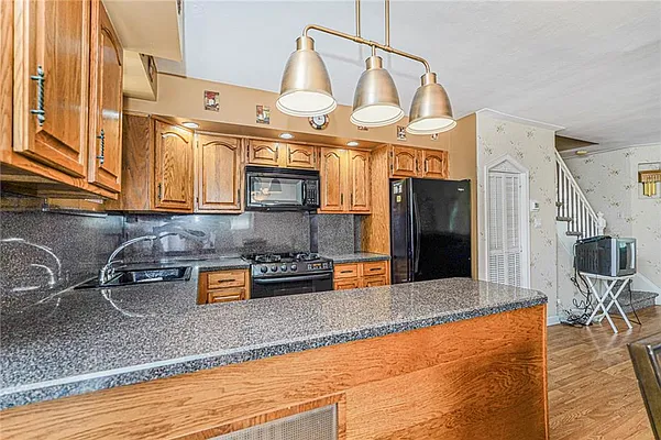 Sold by Remax Real Estate Professionals | media 10