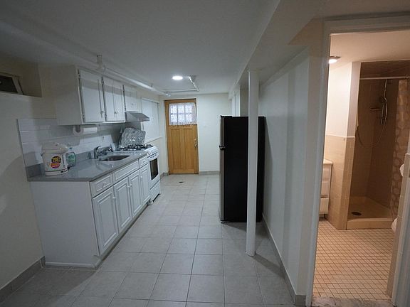 4th image of 21 Pembroke Ave