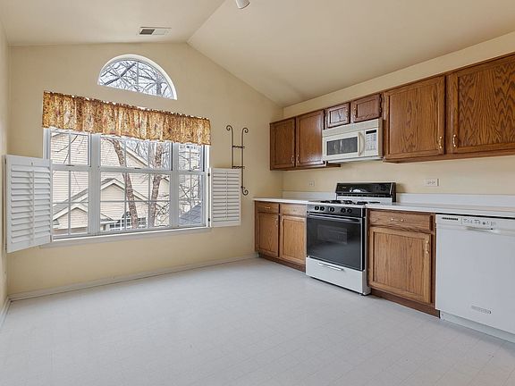 5th image of 30W034 Willow Ln