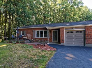 4 Deer Crk #A, Clifton Park, NY 12065