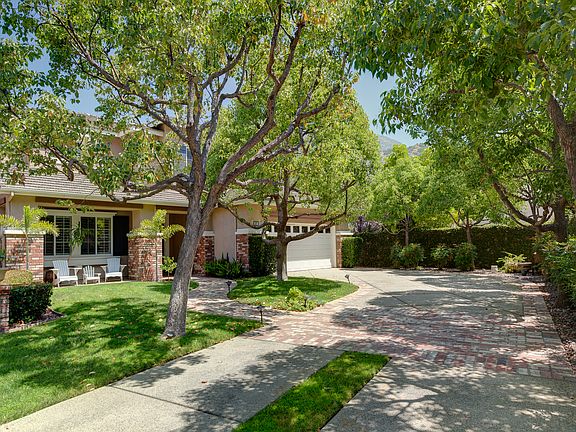4th image of 27 Shady Cove Ct