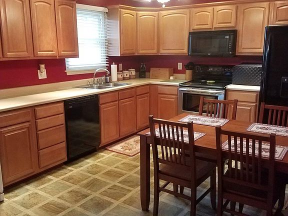 3rd image of 3498 River Park Dr