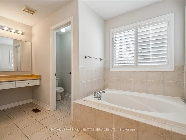 54 Stonebrook Cres — Photo 29