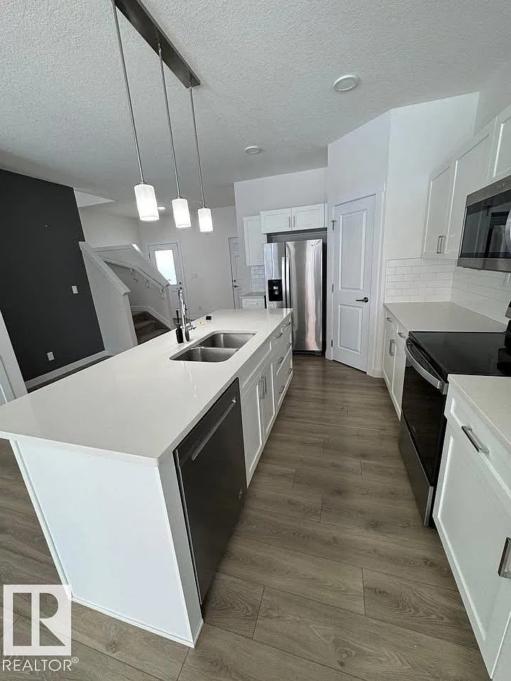 3 bed, 2.5 bath, 1561 sqft, $2,200 — Photo 3