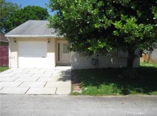 940 SW 108th Ave, Pembroke Pines, FL 33025