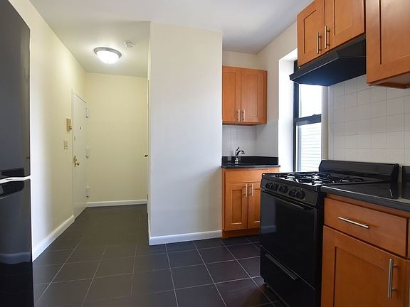 5th image of 680 Manhattan Ave #16A