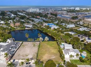 677 Bougainvillea Rd, Naples, FL 34102