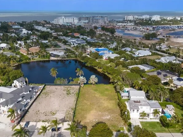 677 Bougainvillea Rd, Naples, FL 34102