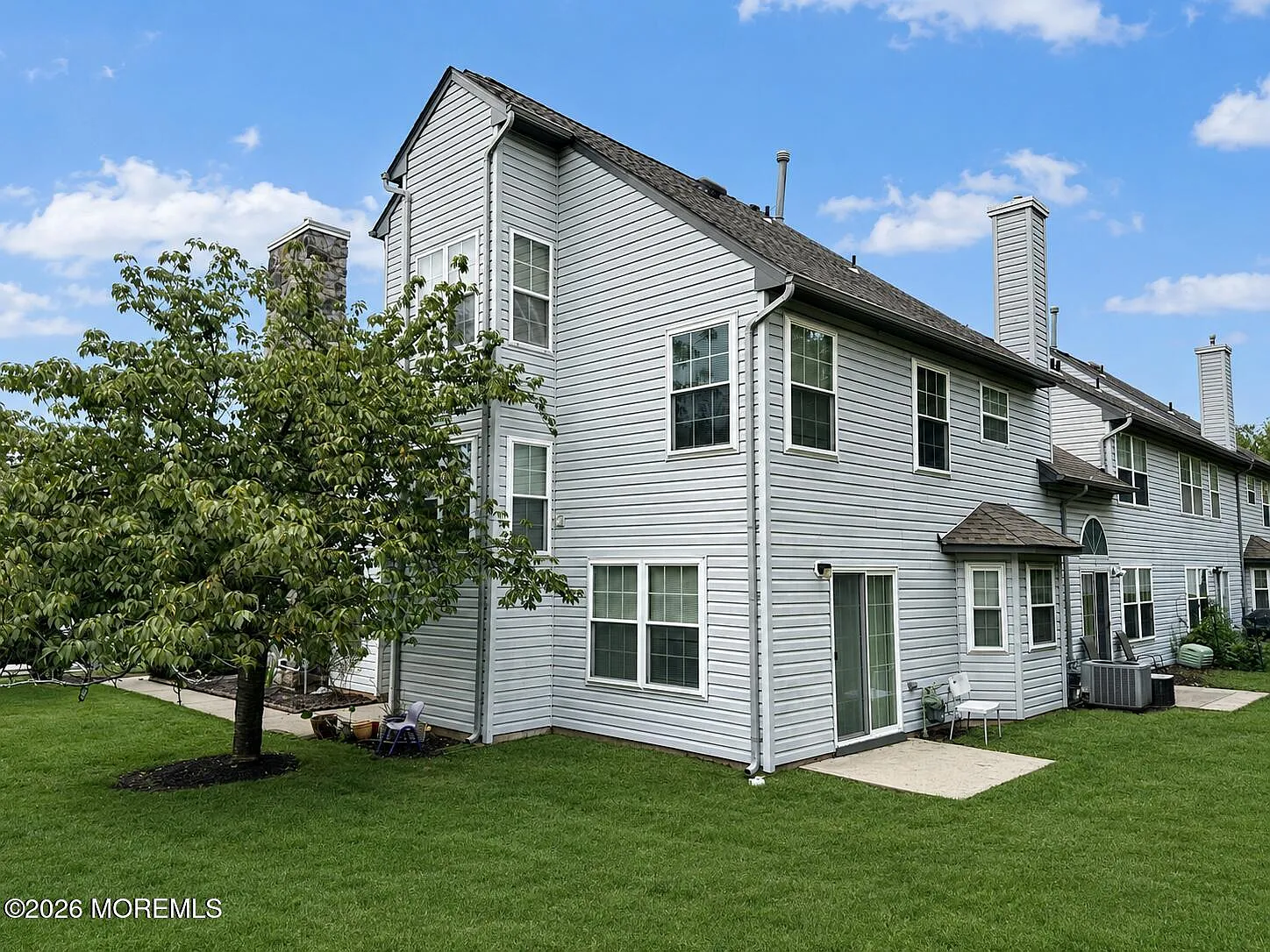 3 bed, 3.5 bath, 2008 sqft, $3,800 — Photo 3