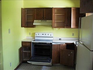 3rd image of 1304 Moffat Ln