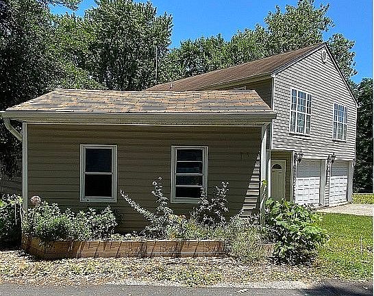 ADORABLE GARDENERs SHED