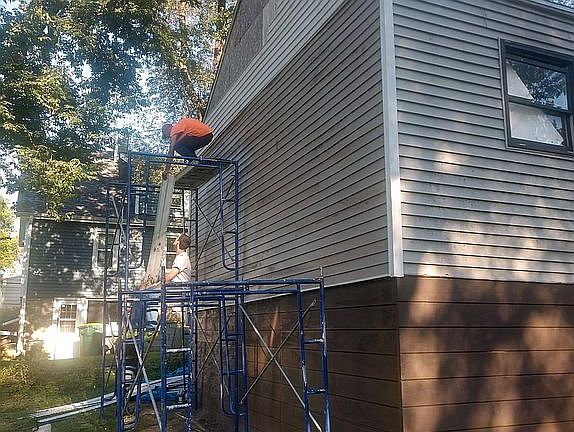 5th image of 4211 Crandall Ave