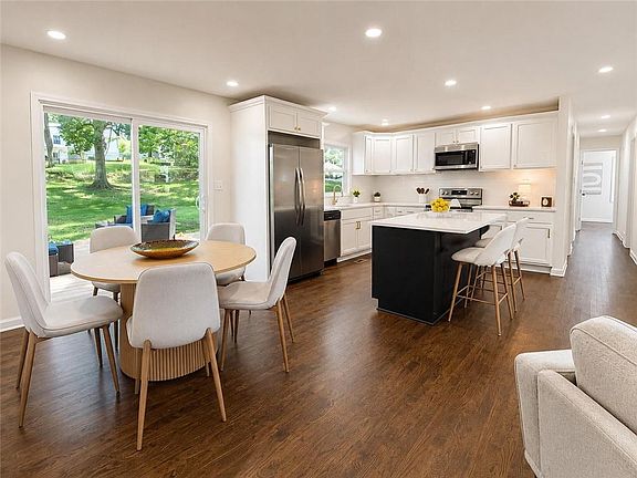 5th image of 1001 W 93rd St
