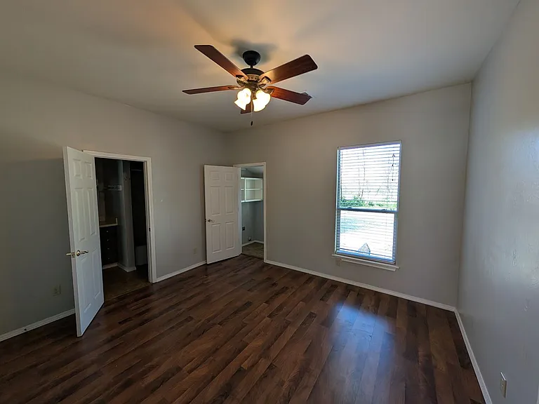 105 W Hurd St — Photo 7