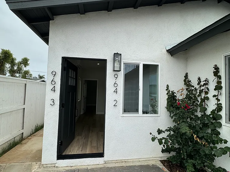 964 Florence St #2 — Photo 9