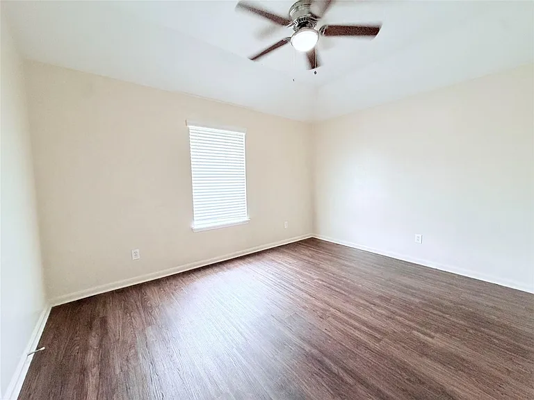 7403 Bering Landing Dr — Photo 32