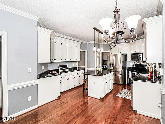 3rd image of 702 Bayberry Lane