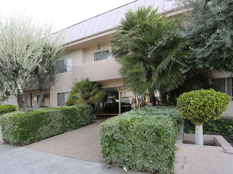 1st image of 5292 Newcastle Ave #15