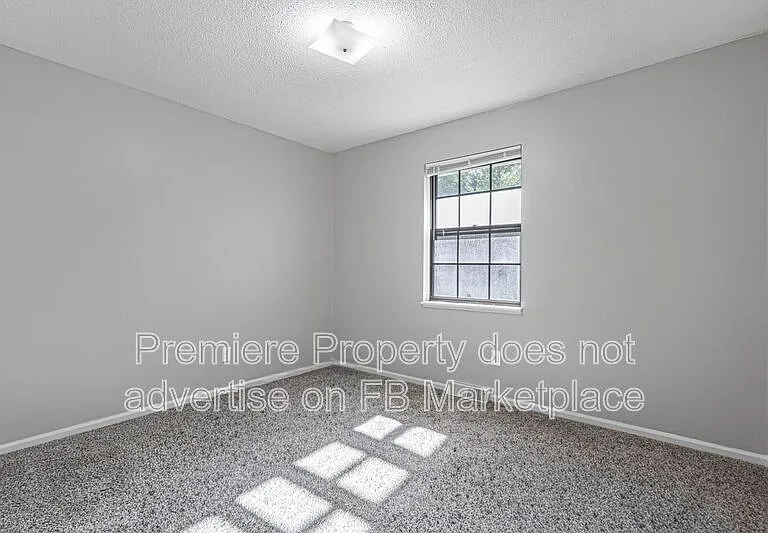 2527 NW 6th St — Photo 8