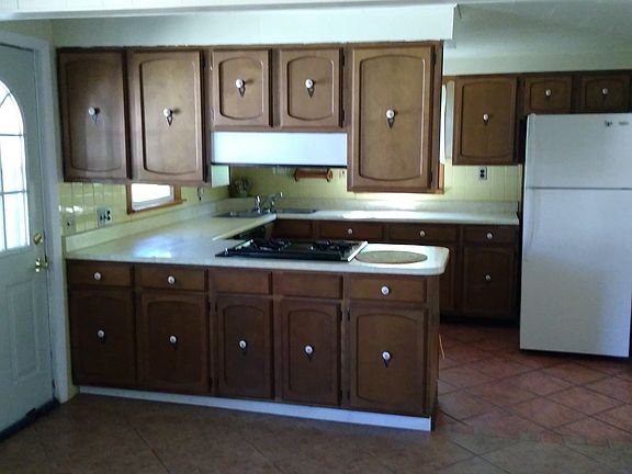 3rd image of 907 Main St #House