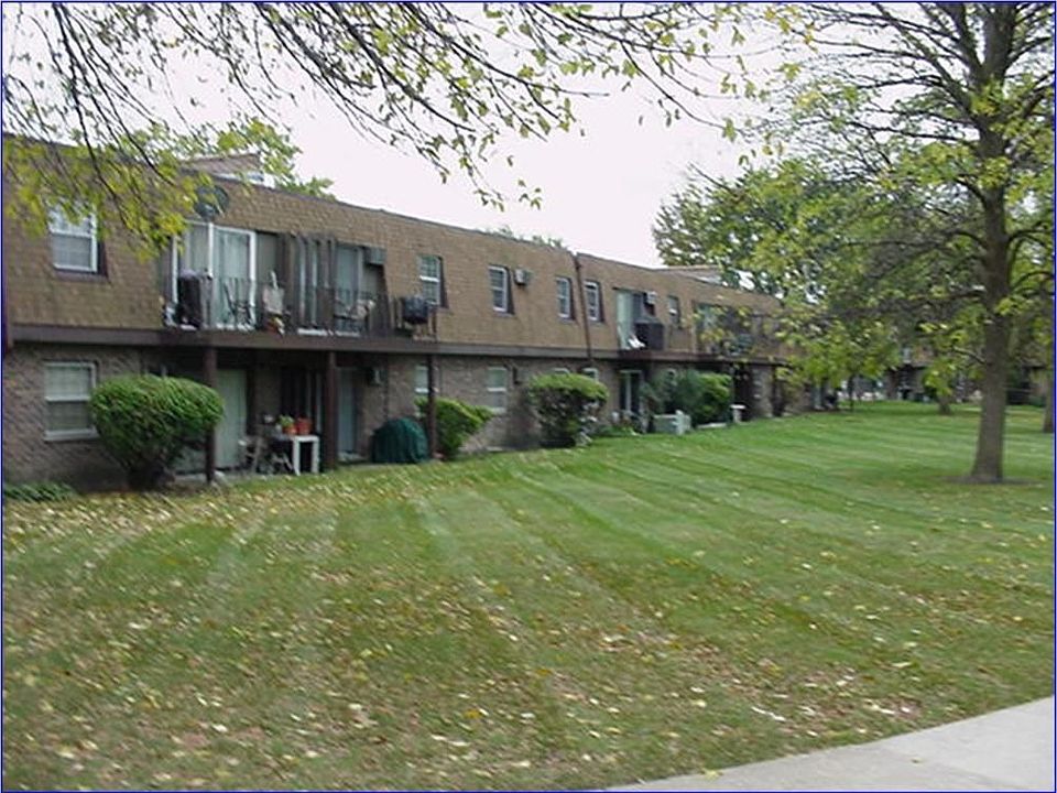 1st image of 18W140 Suffield Ct APT 212