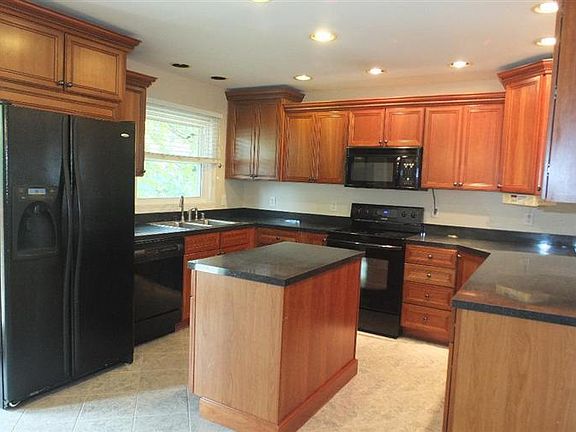 4th image of 664 Mount Vernon Dr