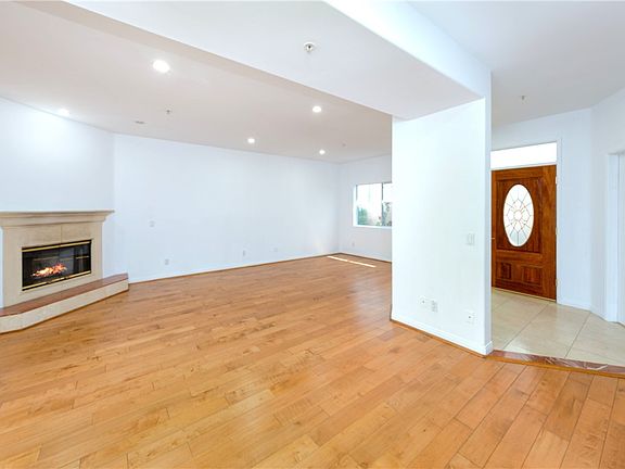 4th image of 455 W Wilson Ave APT 2