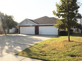 804 SW 36th St #806, Moore, OK 73160