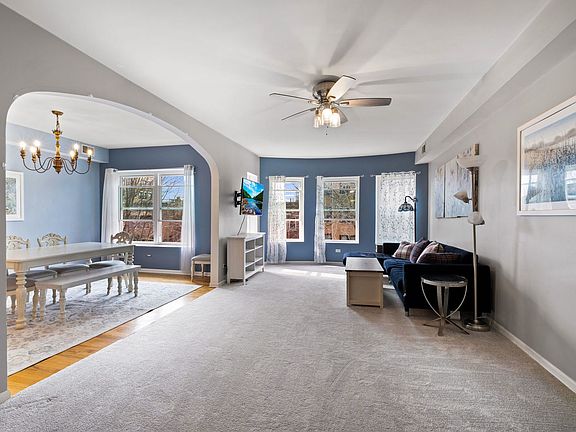 4th image of 7631 N Bosworth Ave #2S