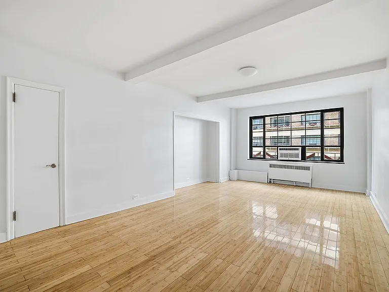 310 E 44th St #518 — Photo 1