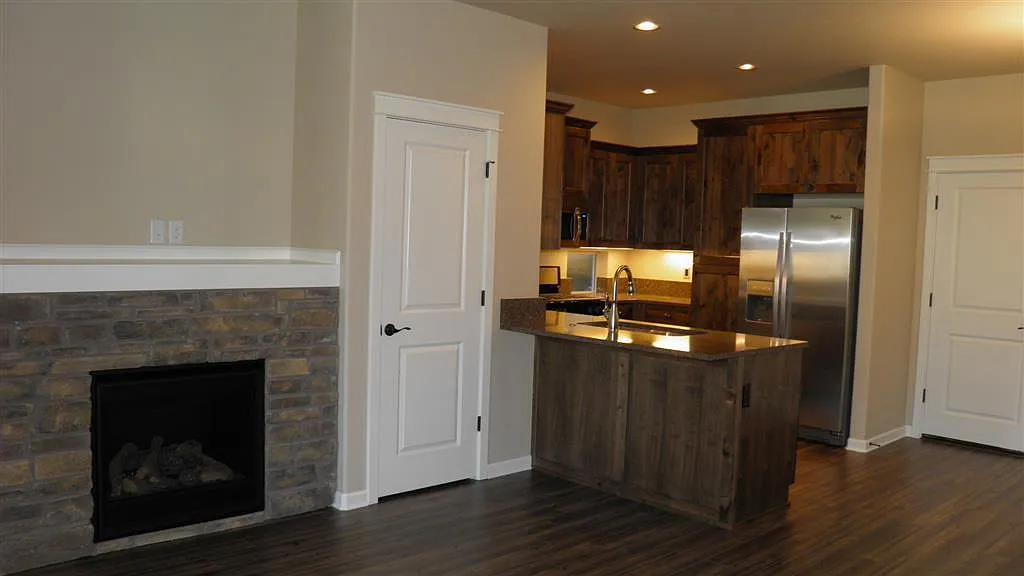 Building Photo - 20801 NE Sierra Dr