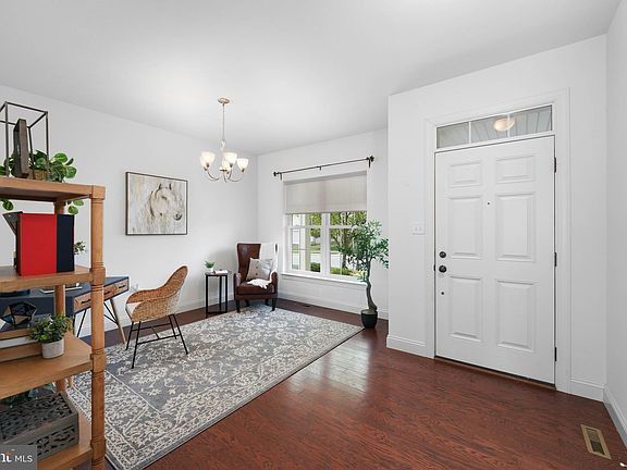 5th image of 6 Sweet Birch Ln