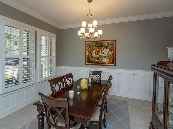 5th image of 2356 Versailles Ave