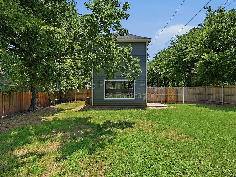 931 W Collins St — Photo 26