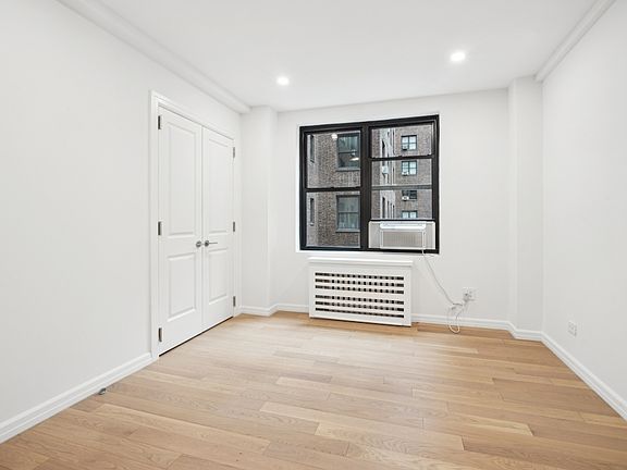 4th image of 160 E 48th St APT 4Q