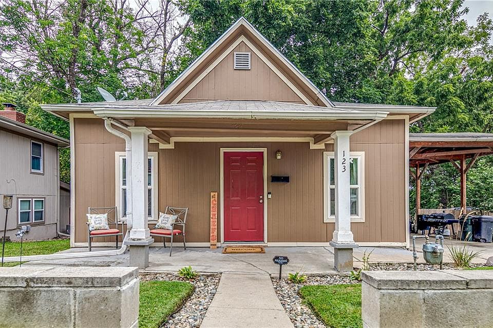 1st image of 123 Emerson Ave