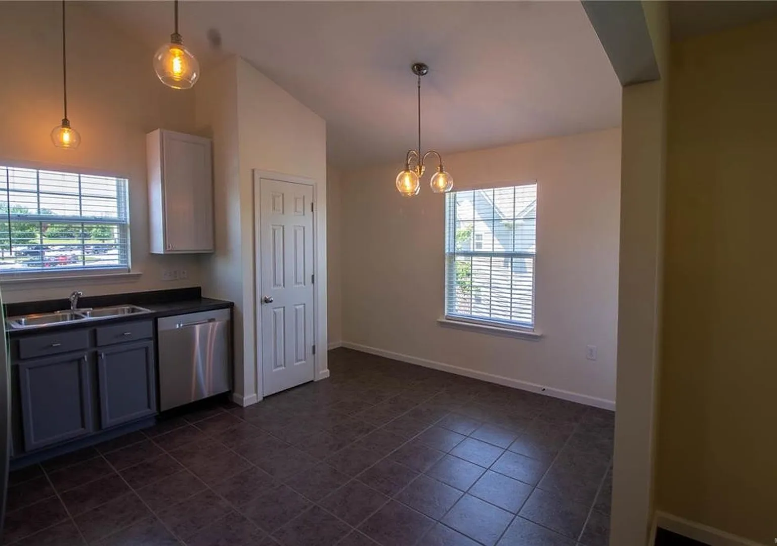 Beautiful 2 bedroom 2 bathroom condo in St. Peters — Photo 4